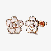 Carica l'immagine nel visualizzatore di Gallery, Daily Wearing Party Earring with White/Black Flower Jewelry
