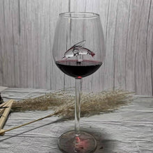 Carica l'immagine nel visualizzatore di Gallery, Original Shark Red Wine Glass