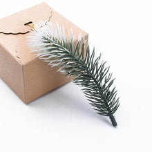 Laden Sie das Bild in den Galerie-Viewer.needles artificial plants christmas
