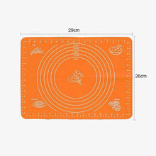 Carica l&#39;immagine nel visualizzatore di Gallery, Pizza Mat Rolling Dough Non-Stick Maker
