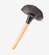Laden Sie das Bild in den Galerie-Viewer.New Make Up Brushes
