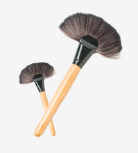 Laden Sie das Bild in den Galerie-Viewer.New Make Up Brushes
